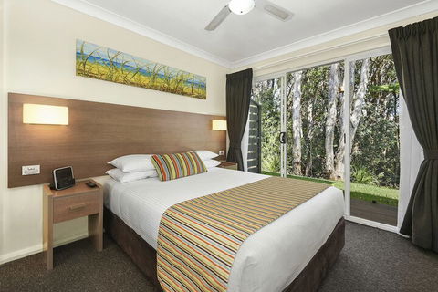 Flynns On Surf Beach Villas - Australia Accommodation 7