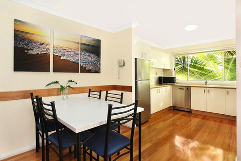 Flynns On Surf Beach Villas - Australia Accommodation 3