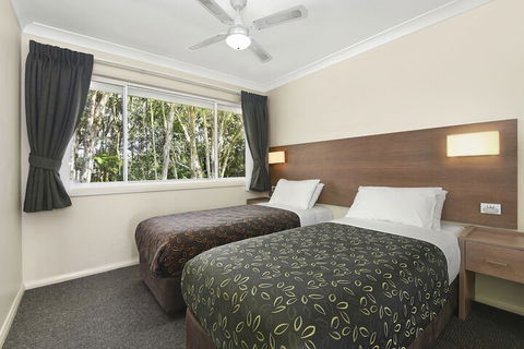 Flynns On Surf Beach Villas - Australia Accommodation 5