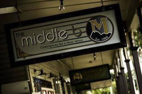 The Middle Pub - Australia Accommodation 4