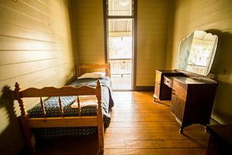 The Middle Pub - Australia Accommodation 2