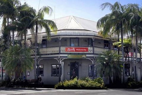 The Middle Pub - Australia Accommodation 7