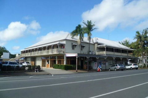 The Middle Pub - Australia Accommodation 6