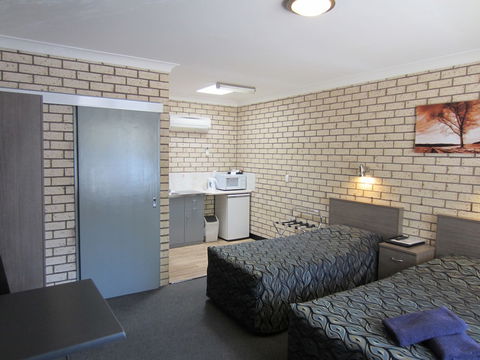 Cowra Crest Motel - Australia Accommodation 6