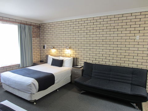 Cowra Crest Motel - Australia Accommodation 2