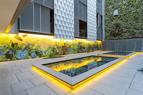 LAURENT Views Of MCG & Yarra River + Fed Square - Australia Accommodation 1