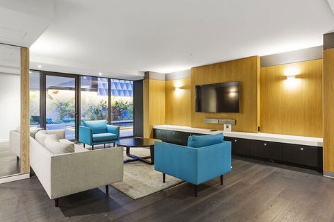 LAURENT Views Of MCG & Yarra River + Fed Square - Australia Accommodation 6