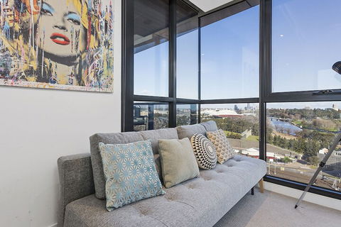 LAURENT Views Of MCG & Yarra River + Fed Square - Australia Accommodation 4