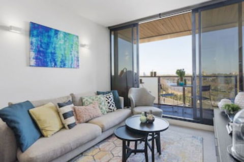LAURENT Views Of MCG & Yarra River + Fed Square - Australia Accommodation 0