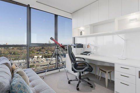 LAURENT Views Of MCG & Yarra River + Fed Square - Australia Accommodation 3