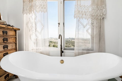 Your Luxury Escape - Bisque House - Australia Accommodation 6