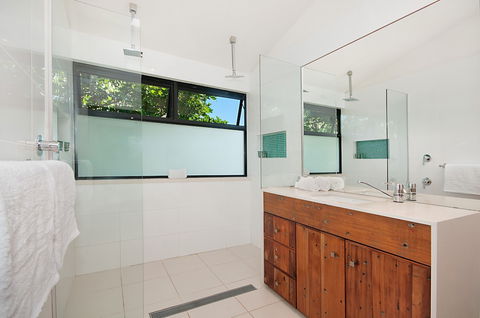 A PERFECT STAY - The Hawk At Wategos - Australia Accommodation 4
