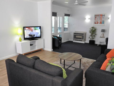 Wattle Grove Villa - Australia Accommodation 6