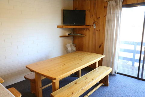 Alpha 8 - Australia Accommodation 5