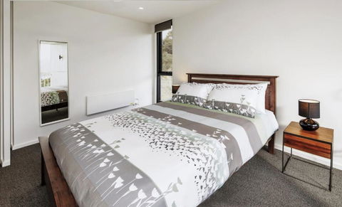 Chilam B Sophisticated Style With Views To The Lake & Mountains - Australia Accommodation 4