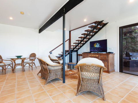 Whale Tales 78 Lentara Street FANTASTIC WATER VIEWS OVER FINGAL BEACH - Australia Accommodation 6