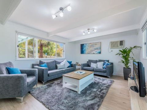 DRIFTAWAY ACROSS FROM SURF BEACH - Australia Accommodation 6