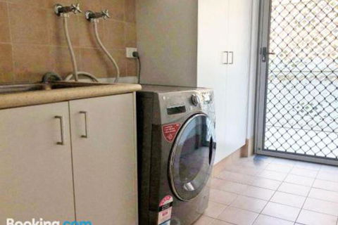 Mooring Two Upstairs 23 Shoal Bay Rd Stunning Views WIFI Air Conditioning & Boat Parking - Australia Accommodation 3