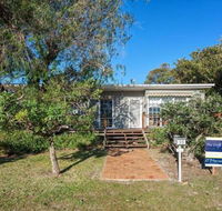 The Croft 11 Boulder Bay Rd Cosy Beach House with Aircon  only 270m to the Beach - Australia Accommodation