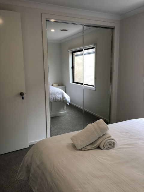 Apple House Upper Point Cook - Australia Accommodation 4