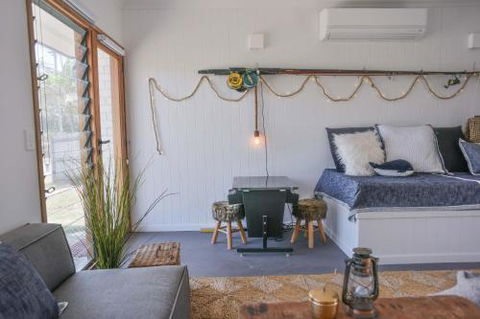 Quiet Pet Friendly Home 3 Houses To Beach Entry With Private Pool Walk To Shops - Australia Accommodation 2