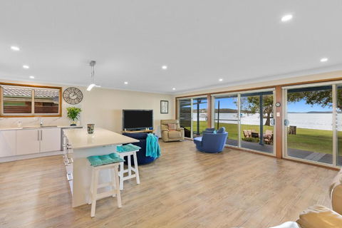 Kalimna Lakeside Living - Australia Accommodation 2