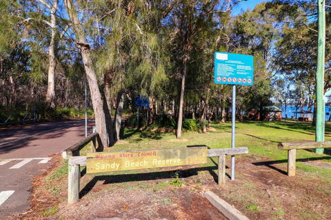 Kalimna Lakeside Living - Australia Accommodation 5