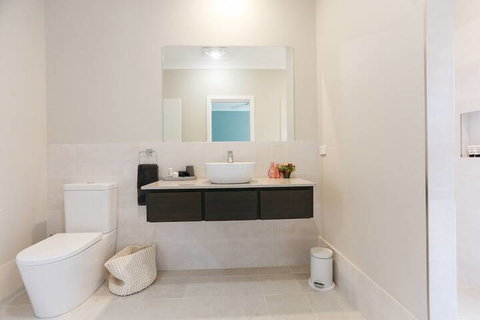 Figtree Cottage - Australia Accommodation 4
