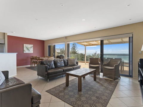Aqua Shores Penthouse - Australia Accommodation 3
