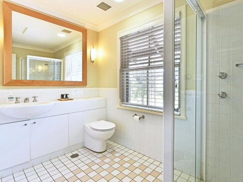Villa Executive 2br Moscato Resort Condo Located Within Cypress Lakes Resort (nothing Is More Central) - Australia Accommodation 3