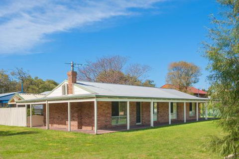 Anchors Away - Australia Accommodation 0