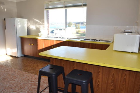 Apartment With Sweeping View Of The Bay 2 Bedrooms Sleeps 5 - Australia Accommodation 3