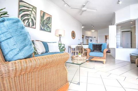 Top Floor Kings Beach Views With Private Rooftop Terrace With Spa Bath - Australia Accommodation 1