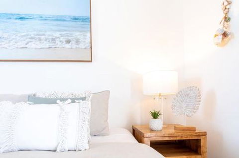Top Floor Kings Beach Views With Private Rooftop Terrace With Spa Bath - Australia Accommodation 6