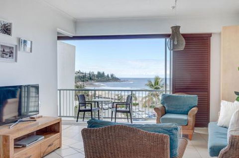 Top Floor Kings Beach Views With Private Rooftop Terrace With Spa Bath - Australia Accommodation 2