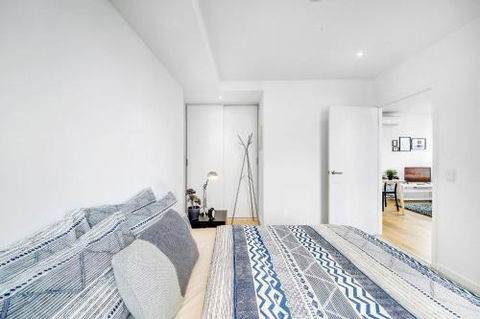 A Stylish 2BR CBD Apt With Beautiful City Views - Australia Accommodation 4