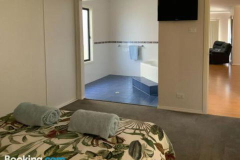 Endeavour 6 - Australia Accommodation 3