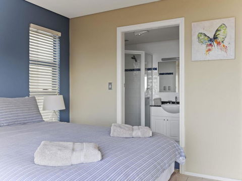 Aqua Shores Award Winning Apartment - Australia Accommodation 3