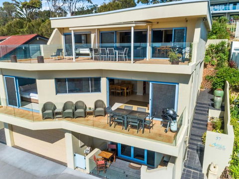 Aqua Shores Award Winning Apartment - Australia Accommodation 2