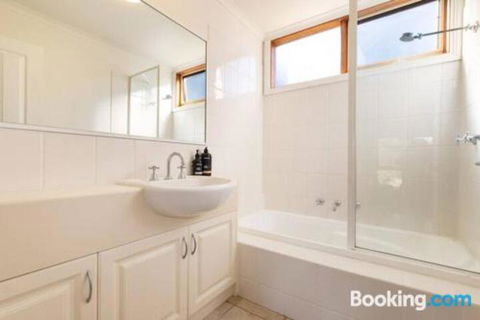 Acqua Vista Water View Fireplace Walk To Beach - Australia Accommodation 1