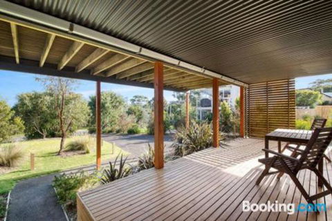 Acqua Vista Water View Fireplace Walk To Beach - Australia Accommodation 5