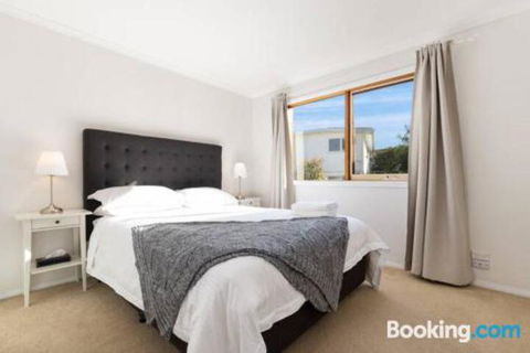 Acqua Vista Water View Fireplace Walk To Beach - Australia Accommodation 3