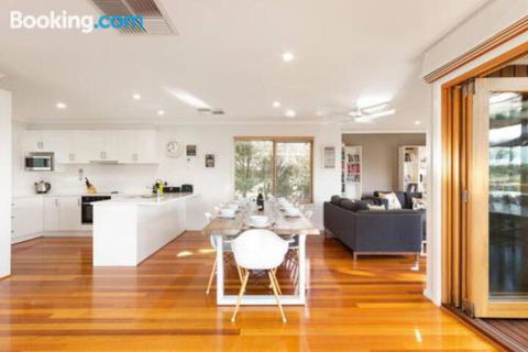 Acqua Vista Water View Fireplace Walk To Beach - Australia Accommodation 4