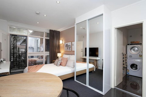 Former Dress Circle Nth Adelaide Apt With Aircon - Australia Accommodation 6