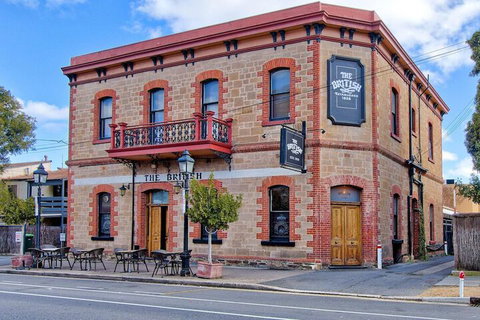Former Dress Circle Nth Adelaide Apt With Aircon - Australia Accommodation 1