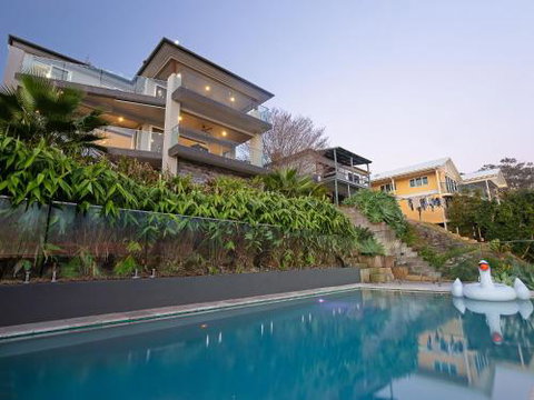 Absolute Waterfront Lakehouse Fishing Point Waterfront Pool Jetty - Australia Accommodation 0