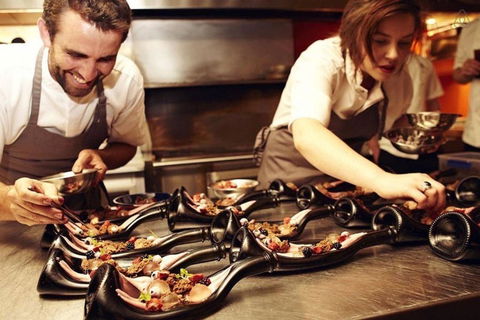 A Charming Studio With Stunning City Views - Australia Accommodation 6