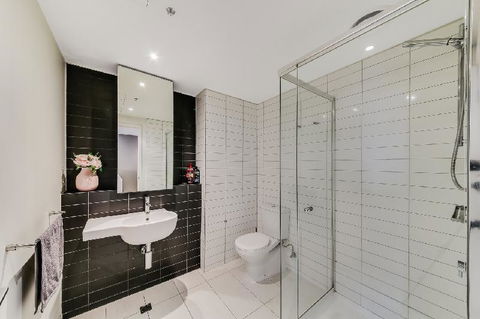 A Modern 2BR CBD Apt City Views FREE Parking - Australia Accommodation 1