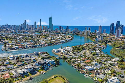 The Savoy Beach House - Australia Accommodation 0