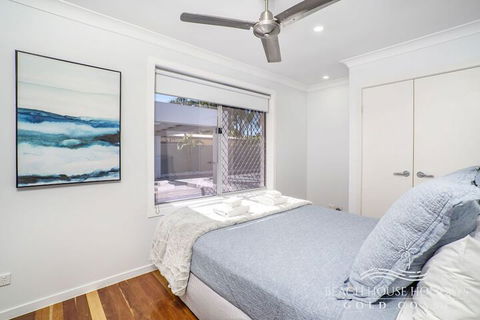 The Savoy Beach House - Australia Accommodation 6